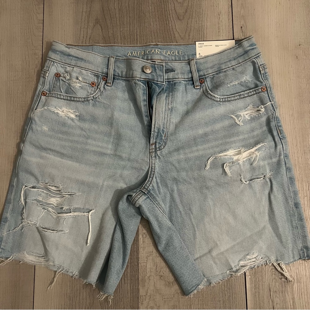 American Eagle Outfitters perfect Bermuda Shorts (strigid) distressed BRAND NEW